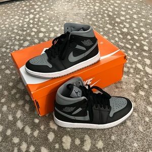 Nike Air Jordan 1 Retro Mid Black / Gray - Authentic
